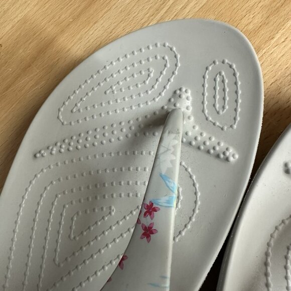 Crocs Serena Flip Sandals Women’s Size 11 White Floral Print Slingback Comfort - Picture 6 of 7